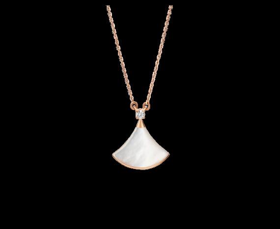 DIVAS’ DREAM necklace in 18 kt pink gold with mother of pearl and pavé diamonds.