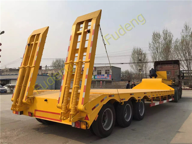Custom Low Bed Trailer Transporter , Tri Axle 80 Ton Gooseneck Low Bed Trailer