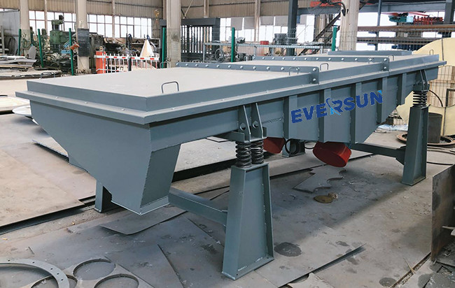 Mobile Linear Vibrating Screen Sand And Stone Mining Vibrating Screen