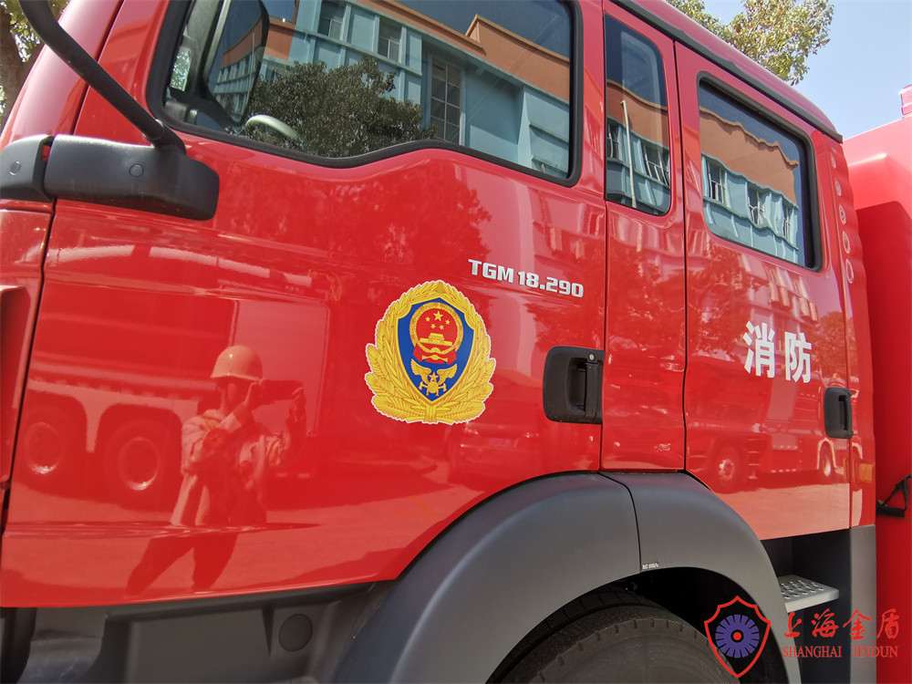 4x2 Drive 214kw Emergency Rescue Vehicle on Fire Site with 100 Set Tools
