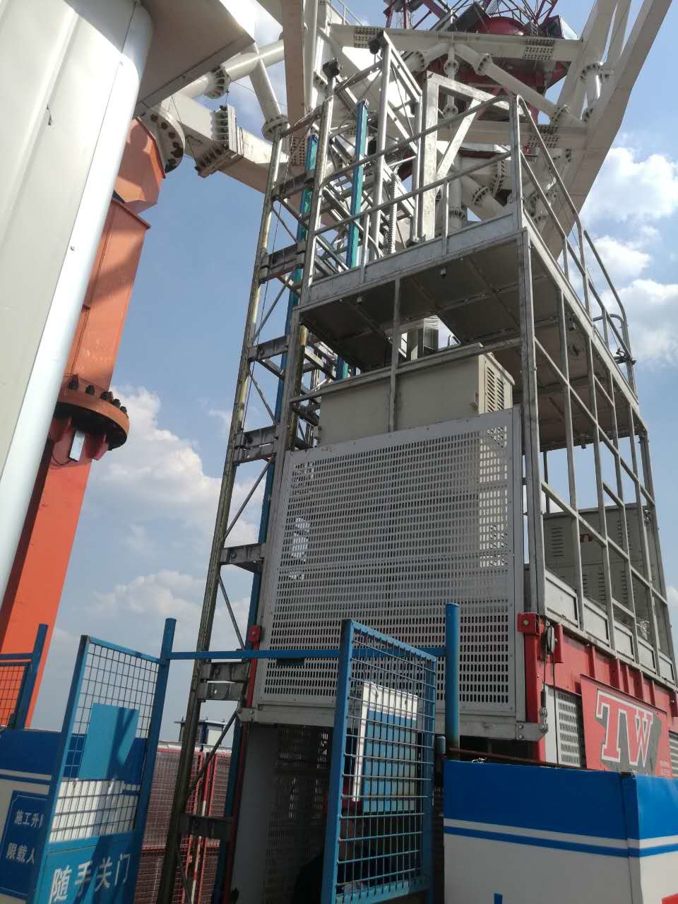 SC200/200G shaft lift building hoist with hot galvanized Material Building Construction Lift Assembled Inside