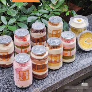 China Food Grade PET Transparent Ice Cream Jars 8Oz Plastic Mini Cake Jar With Lid on sale