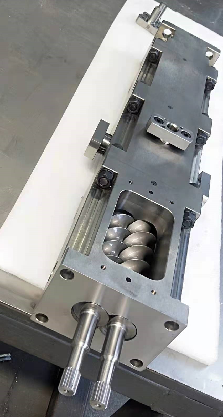 High Feed Capacity Side Feeders For Twin Screw Extruders By Joiner