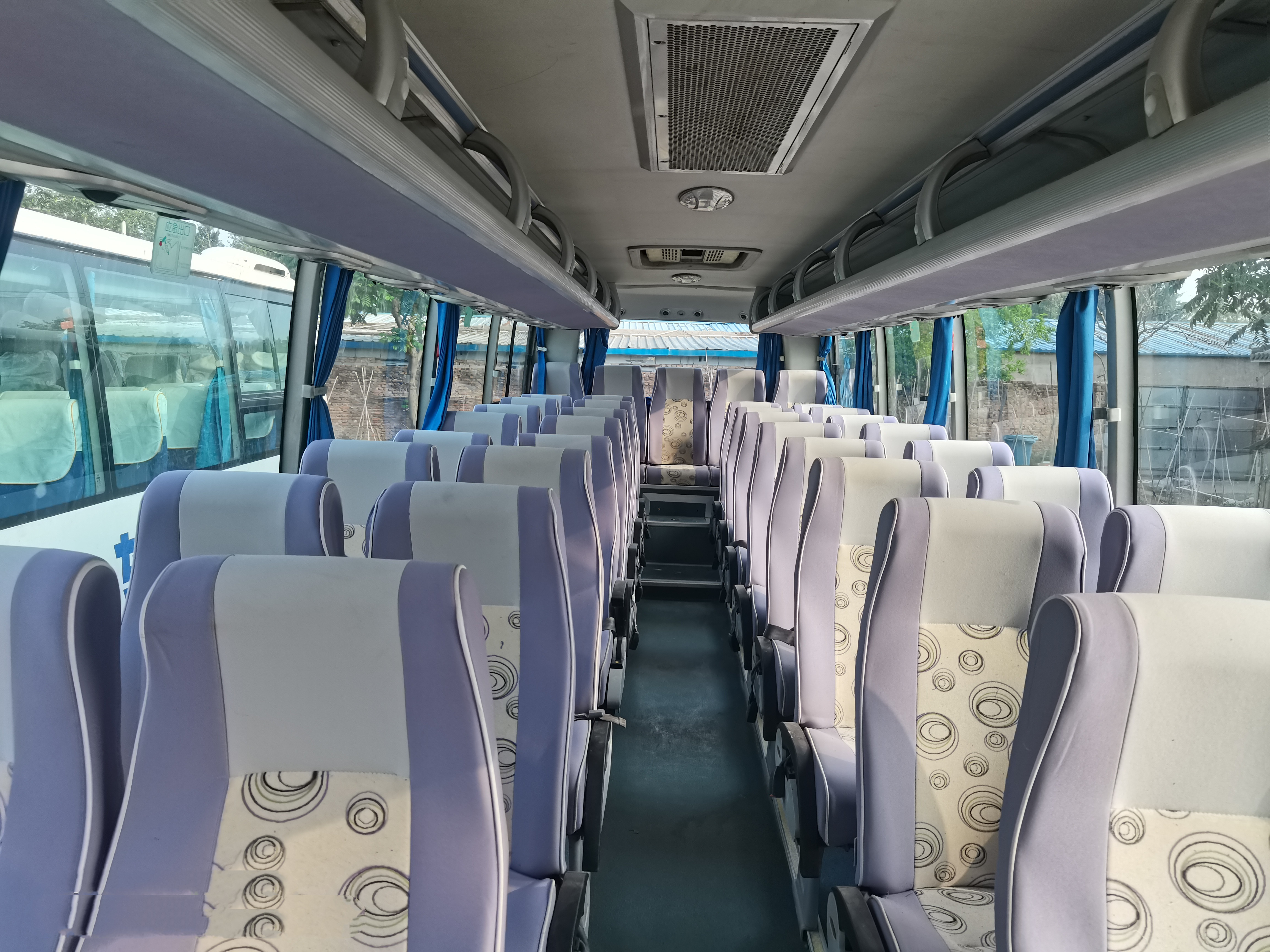Diesel Yutong Bus Zk6858 35seats Mini Coach 2+2 Layout Bus De Transport