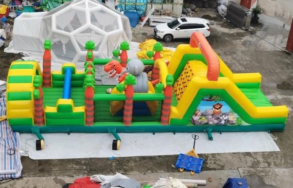 Tarpaulin Inflatable Obstacle Course With Dinosaur Animals Trampoline Insane Run