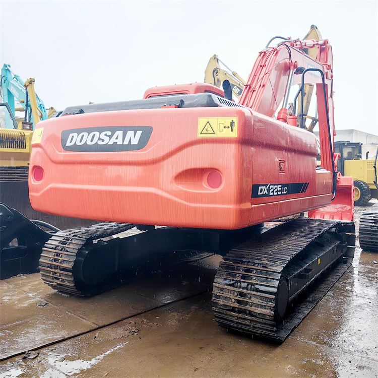 South Korea Made Doosan DX225 Medium Excavator in Good Condition with 22000 KG Weight