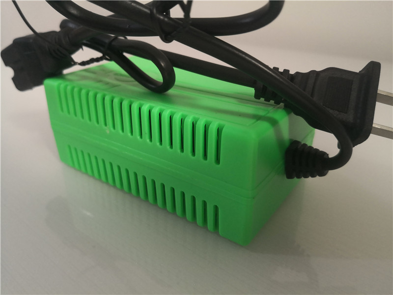 12V 8A-15A motorcycle Car Pulse Repair Battery Charger Lead acid Battery Charger temperature control compensation