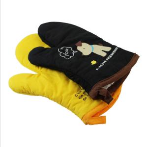 Wholesale Slip Resistant Personalised Oven Gloves , Kitchen Oven Mitts Cotton Material from china suppliers