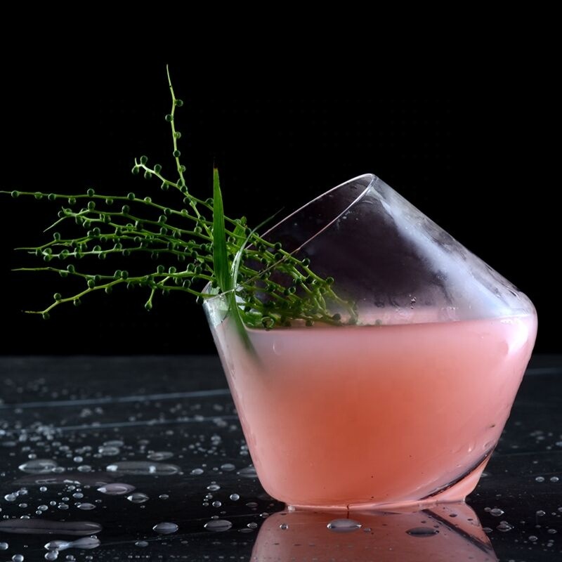 New Style Unique Shaped Crystal Whiskey Glasses , Tumbler Drinking Glass For Home