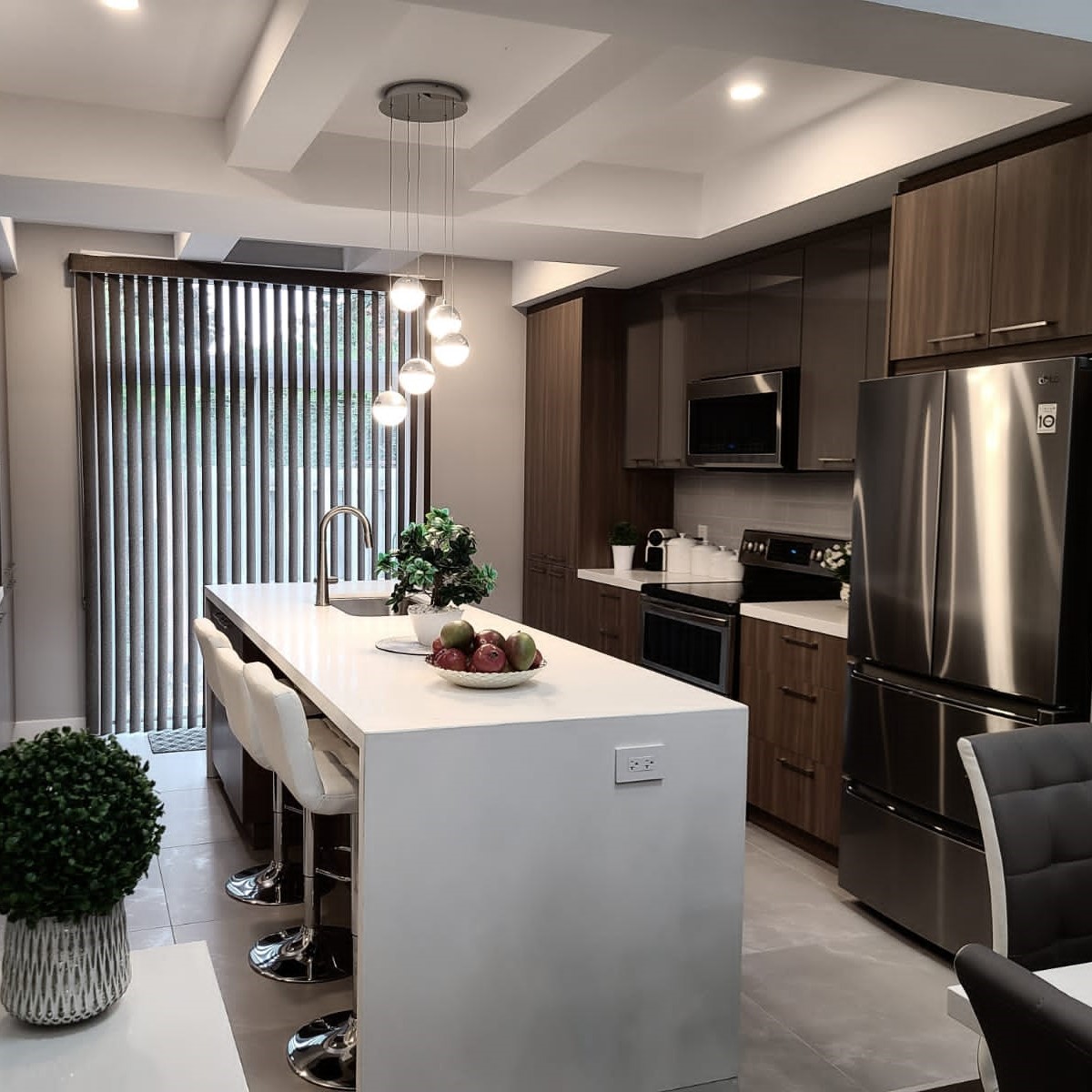 Blum Hardware Custom Veneer Color Kitchen Cabinets with Islands and 3D Model Design