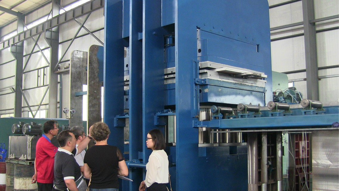 Conveyor Belt Vulcanizing Press with Total Pressure 25ton-3300ton Voltage 380V 220V