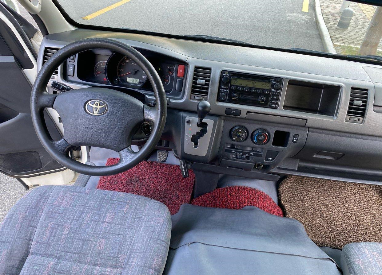 High Roof 2005 Year 13 Seats Gasoline Used Toyota Hiace Used Mini Bus Automatic Transmission