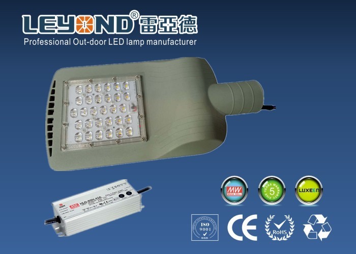 2700-6500K IP65 Solar Power Street Lights With Automatic Control System , 5 Years Guarantee