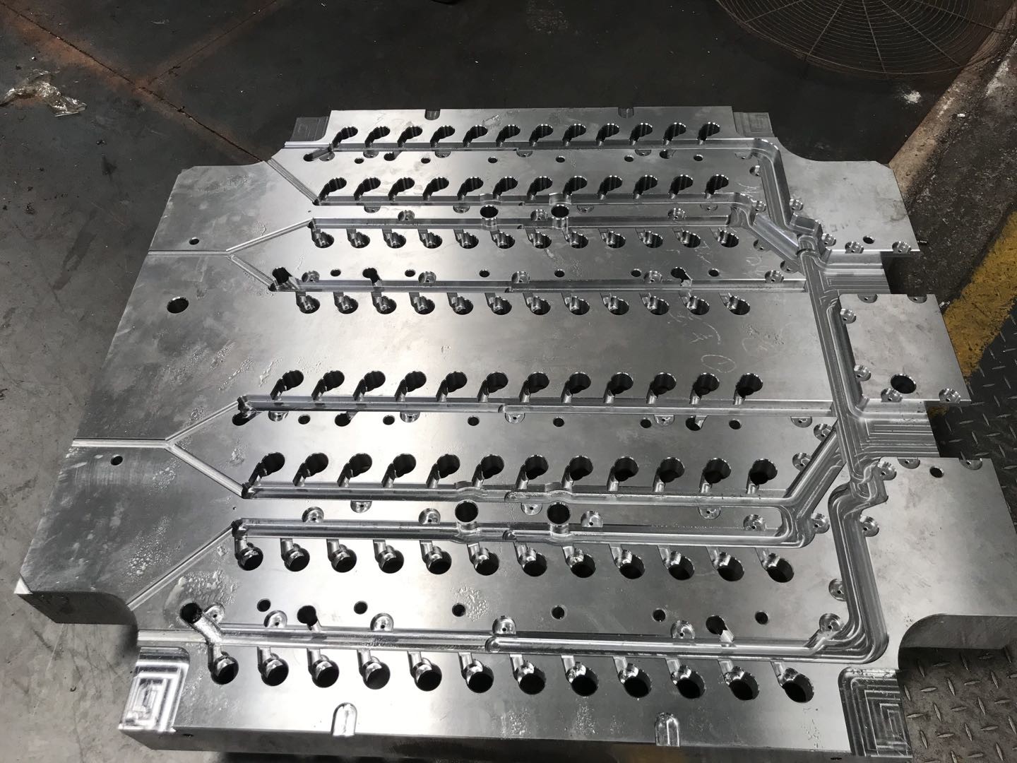 Hot Runner Sealing S136 1.2083 420 Steel Plate Mold Steel Material