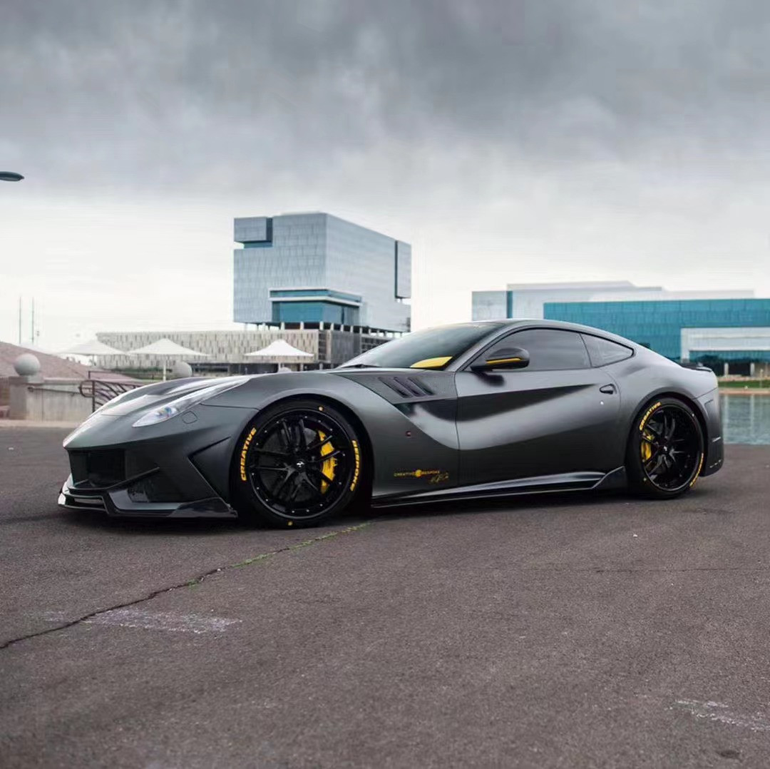 For Ferrari F12 Carbon Fiber Body Kit F12 Upgrades the SVR-style Front and Rear Bumper Spoilers With Hood Fenders