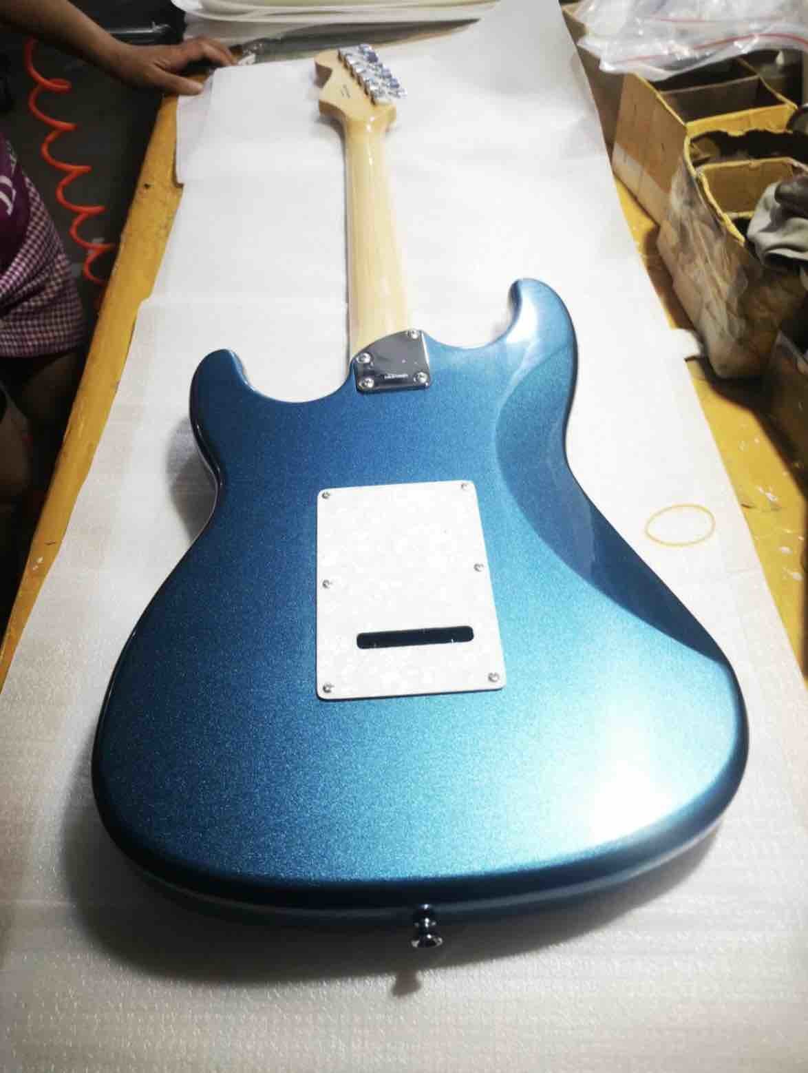 Metal blue color solid body white pickguard maple fretboard Elite electric guitar