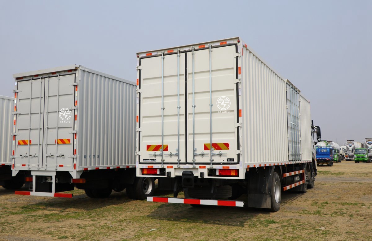 YUCHAI Engine 25 Ton Heavy Duty Truck for Road Logistics and Cargo Transportatio