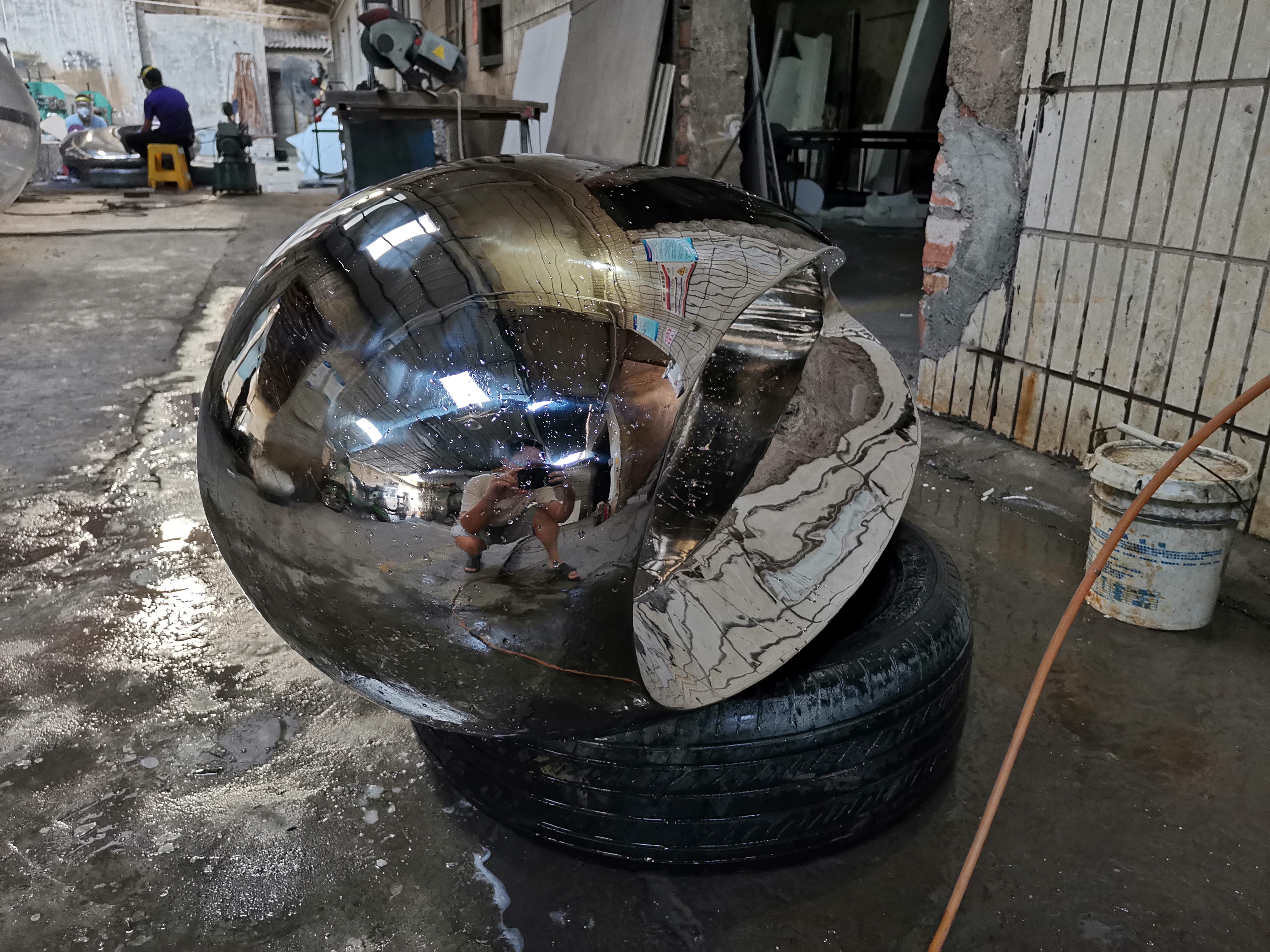 Stainless Steel Abstract Stone Sculpture , Mirror Abstract Yard Sculptures