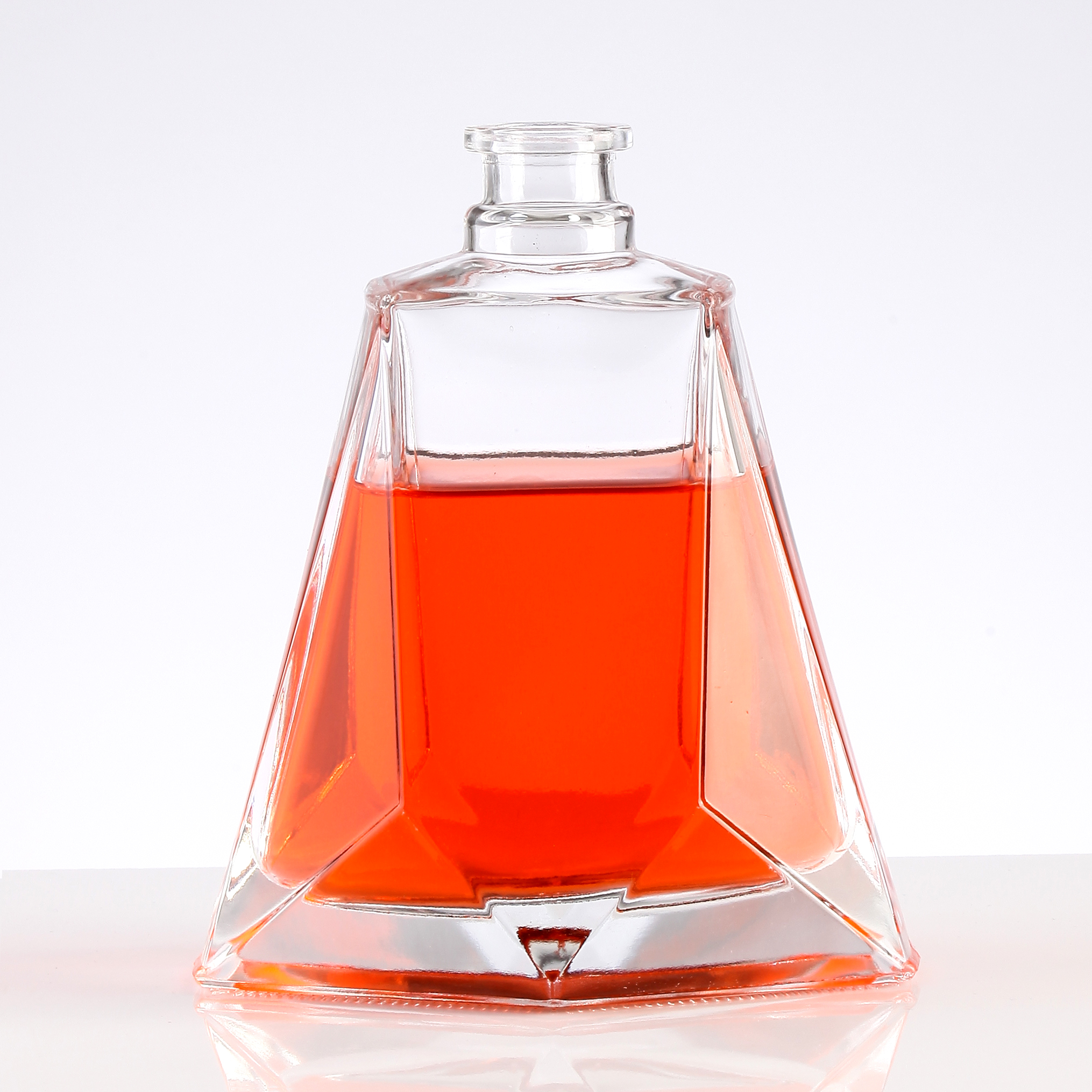 Clear Glass Rum Bottle and Cap for Clients' Specific Requirements