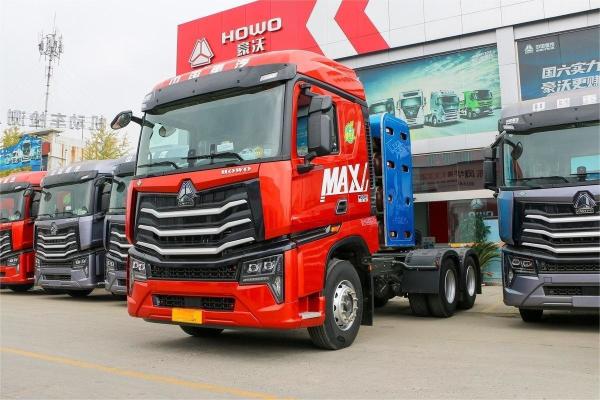 460hp HOWO Heavy Truck 6X4 CNG Rear Double Axle Rear Eight-Wheel Tractor