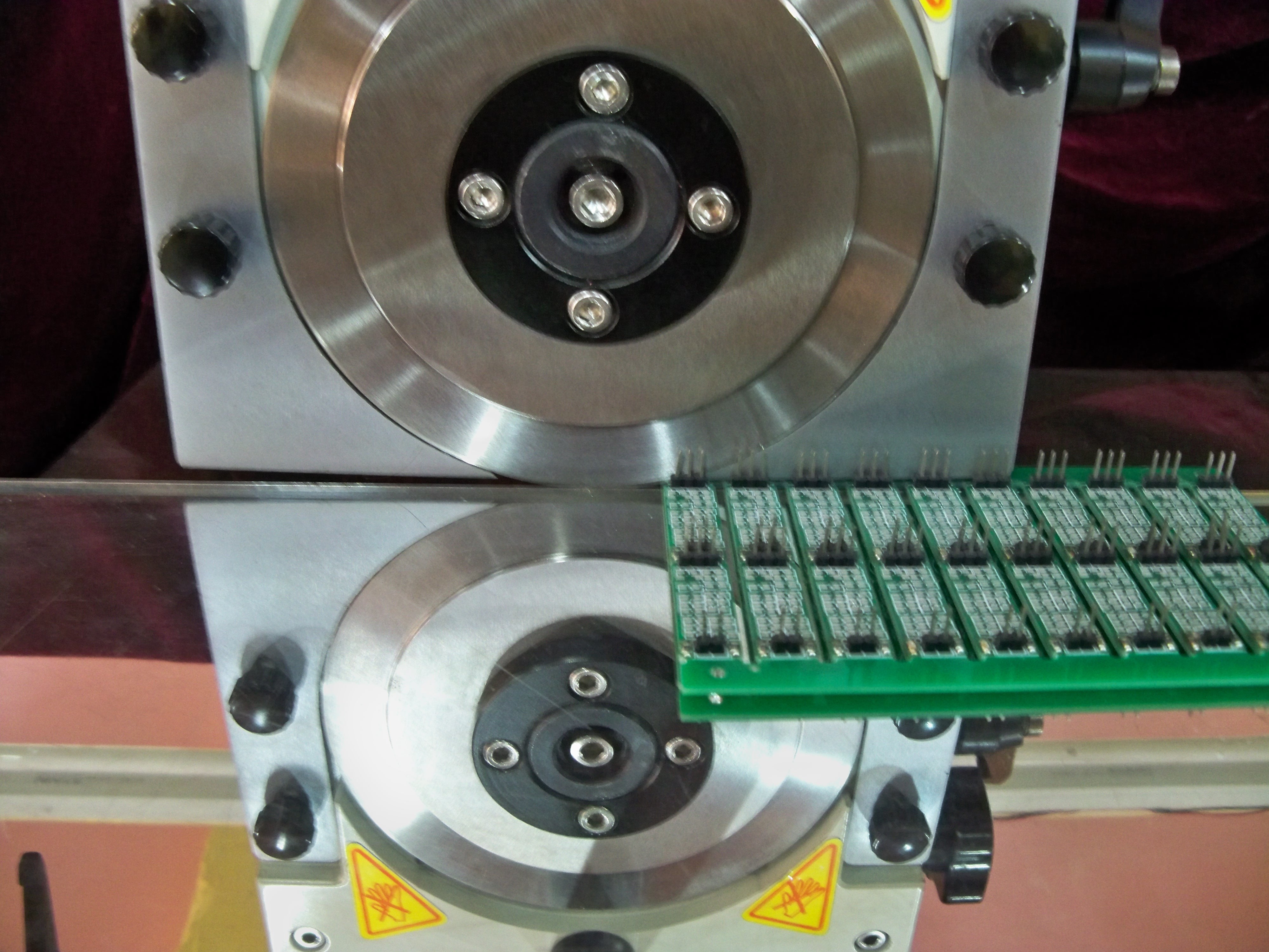 330mm Pcb Cutter Depanel Cutting Pre-scored Printed Circle Boards