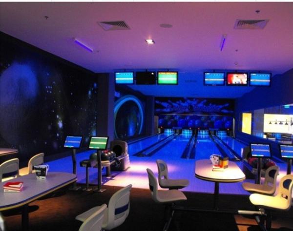 Metal Grey Indoor Smart Sports Bowling Alley Equipment Bowling Machine by