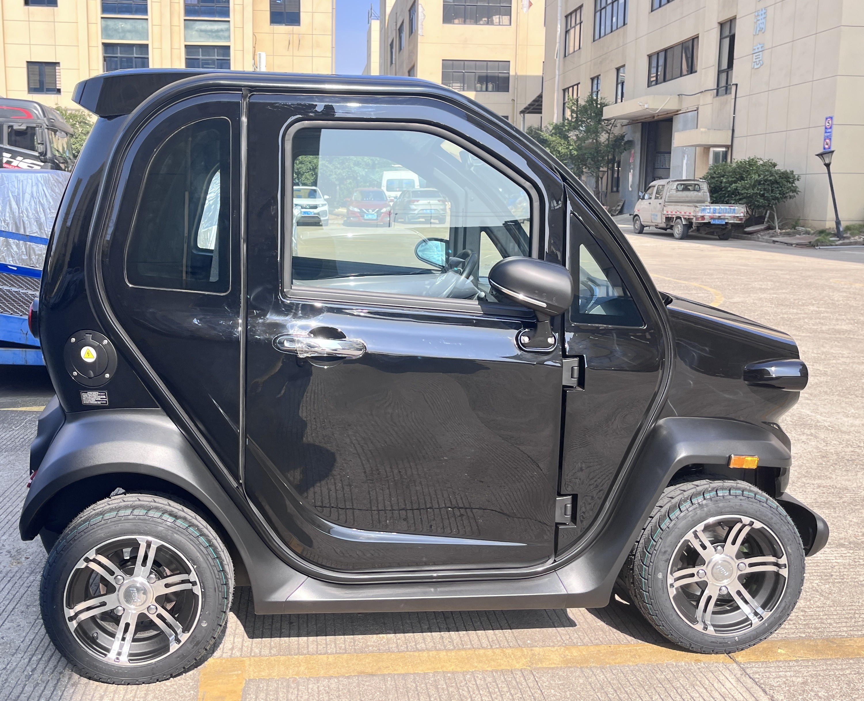 Mini 4 Wheel Cheap Price China 4 Seats Electric car With Air Condition Mini New energy car with EEC