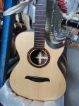 Ebony fretboard acoustic guitar AAA solid top acoustic electric guitar OEM round