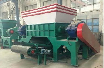 vertical wood pallet shredder HY1300 capacity 6 to 8 ton per hour