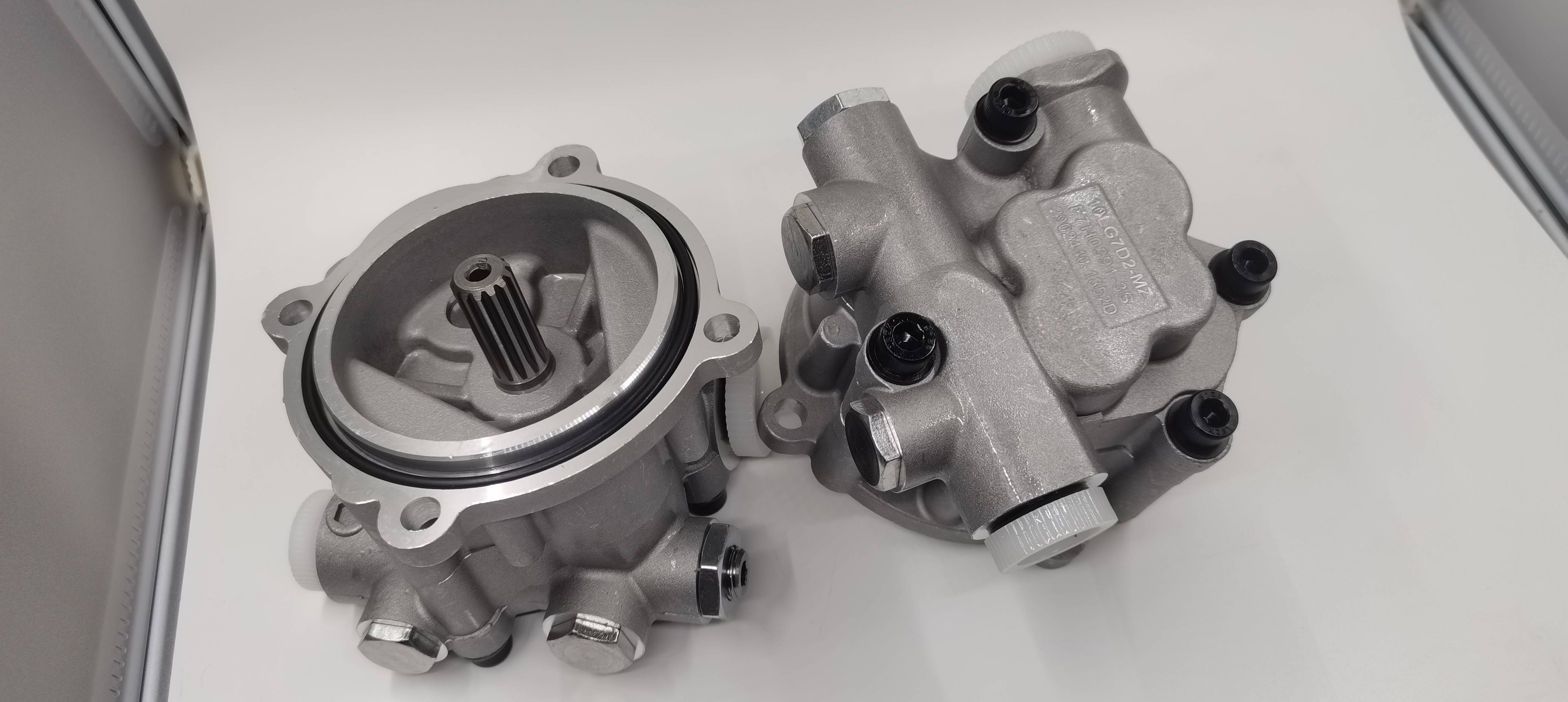 Hydraulic Excavator Gear Pump 2902440-2976A K3V112 SK200-8
