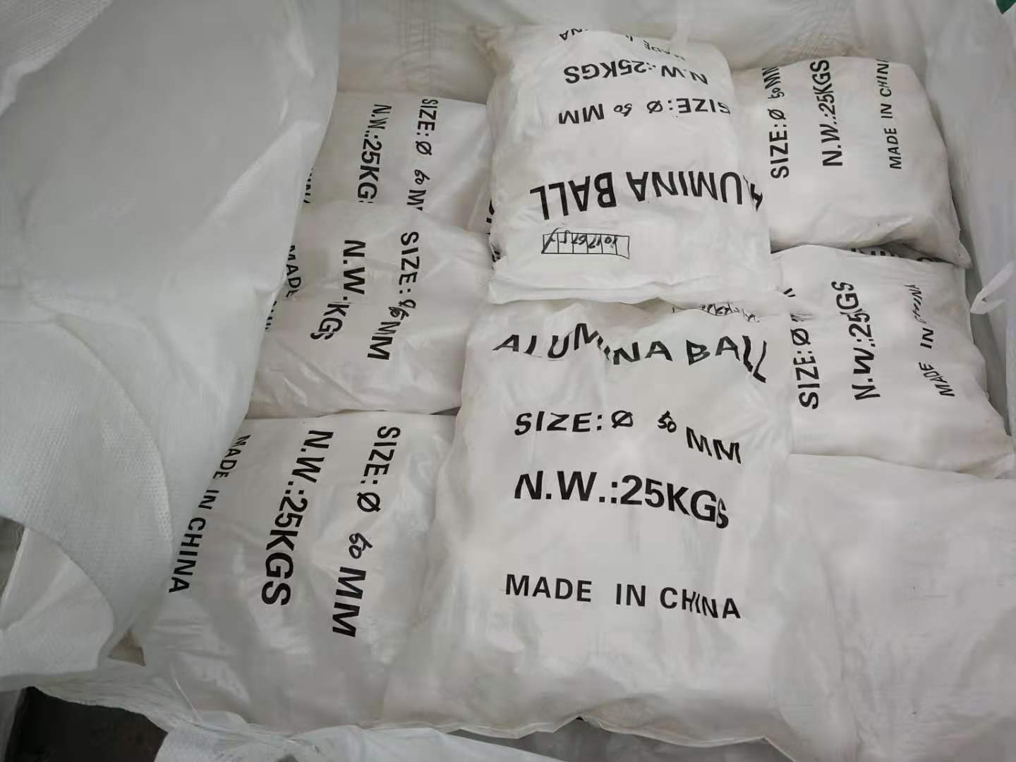 International Standard SiC Content Ceramic Grinding Ball for Ceramic Ball Mill in Henan