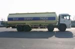 8x4 Dry Bulk Tank For Cement Transport 27cbm Dry-Mixed Powder Truck