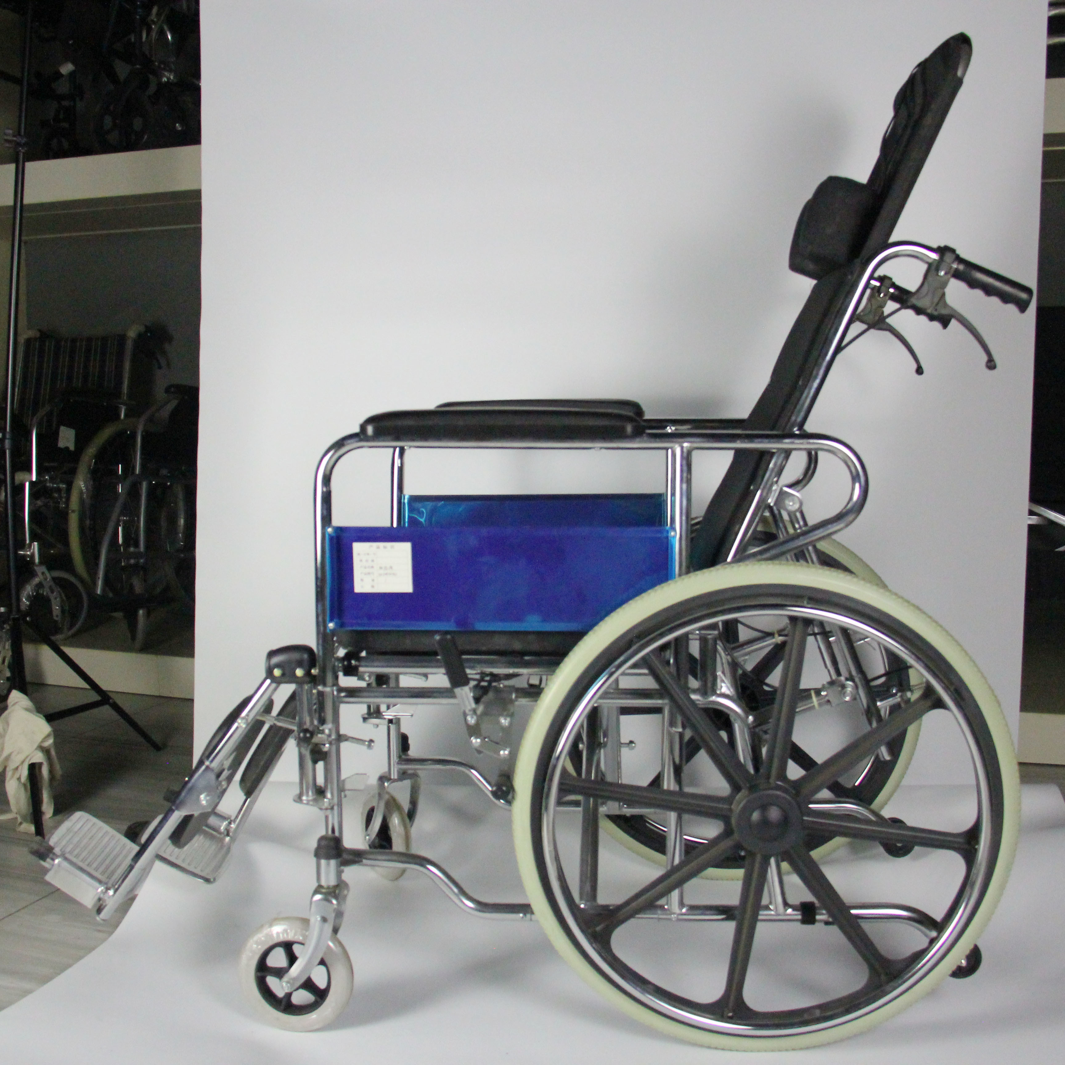 Exquisite Workmanship Aluminum Manual Wheelchair With U Shape Commode Seat