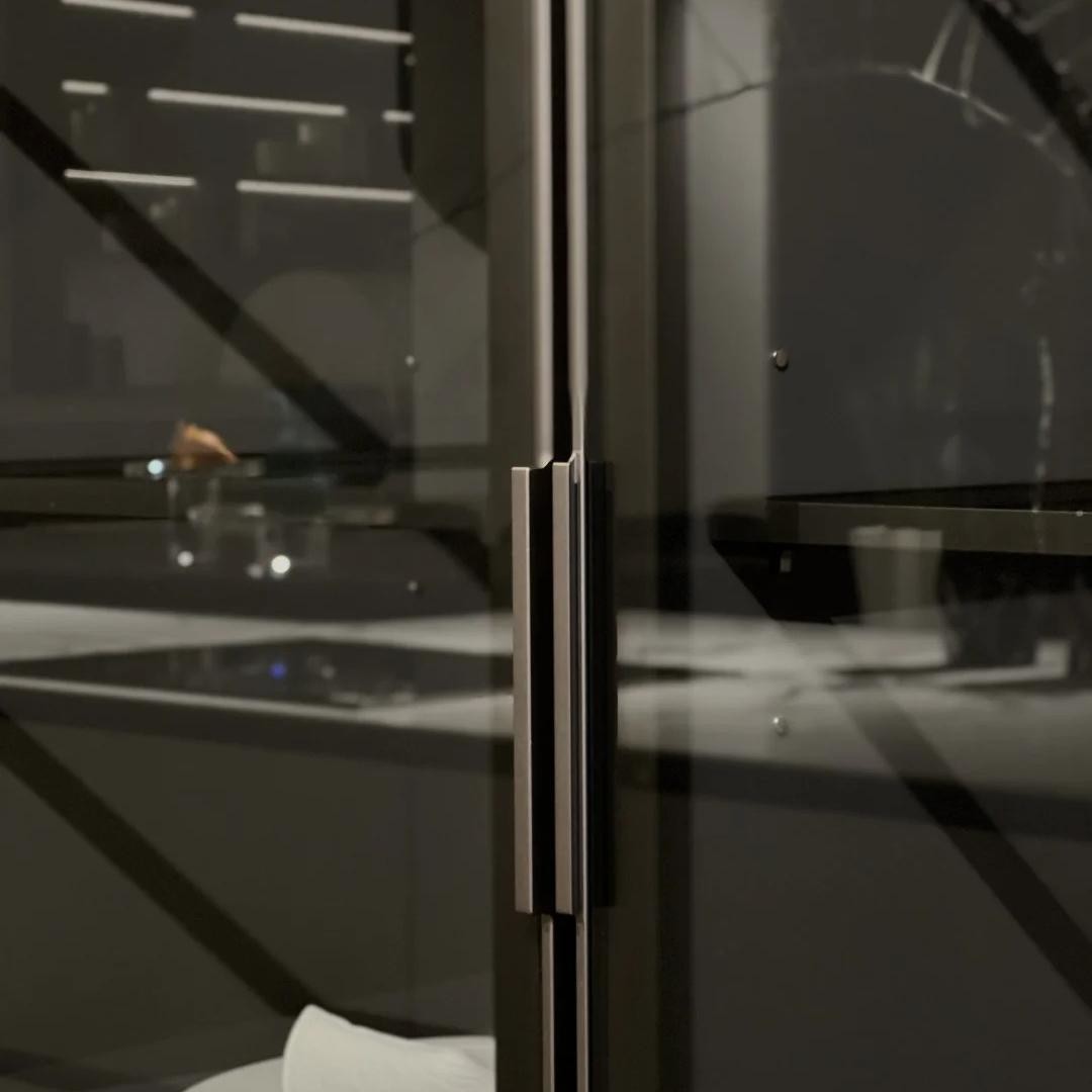 Apartment Antique Style Frame-Line Door Panel Kitchen With Glass Wine Cabinet Wood Veneer Kitchen Cabinet