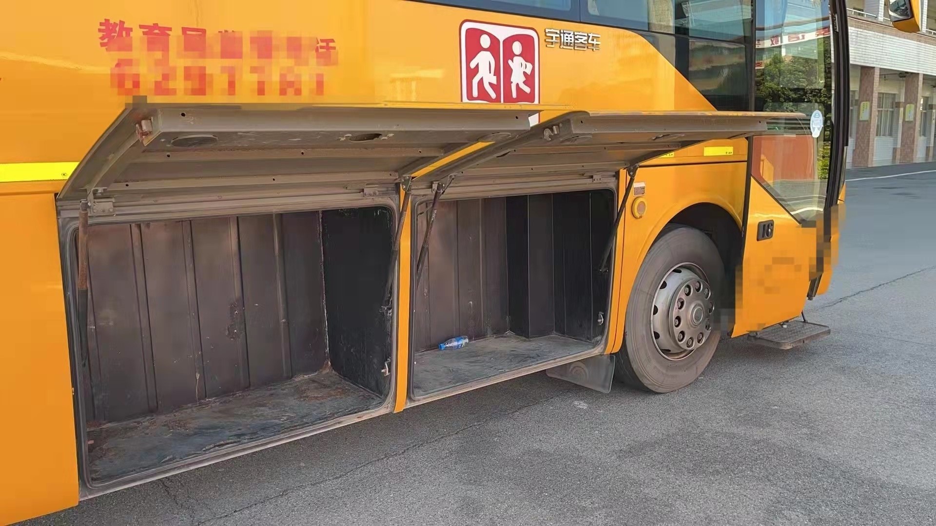 Yuchai Engine Used YUTONG Buses 49 Seats With 24L / 100km Fuel Consumption