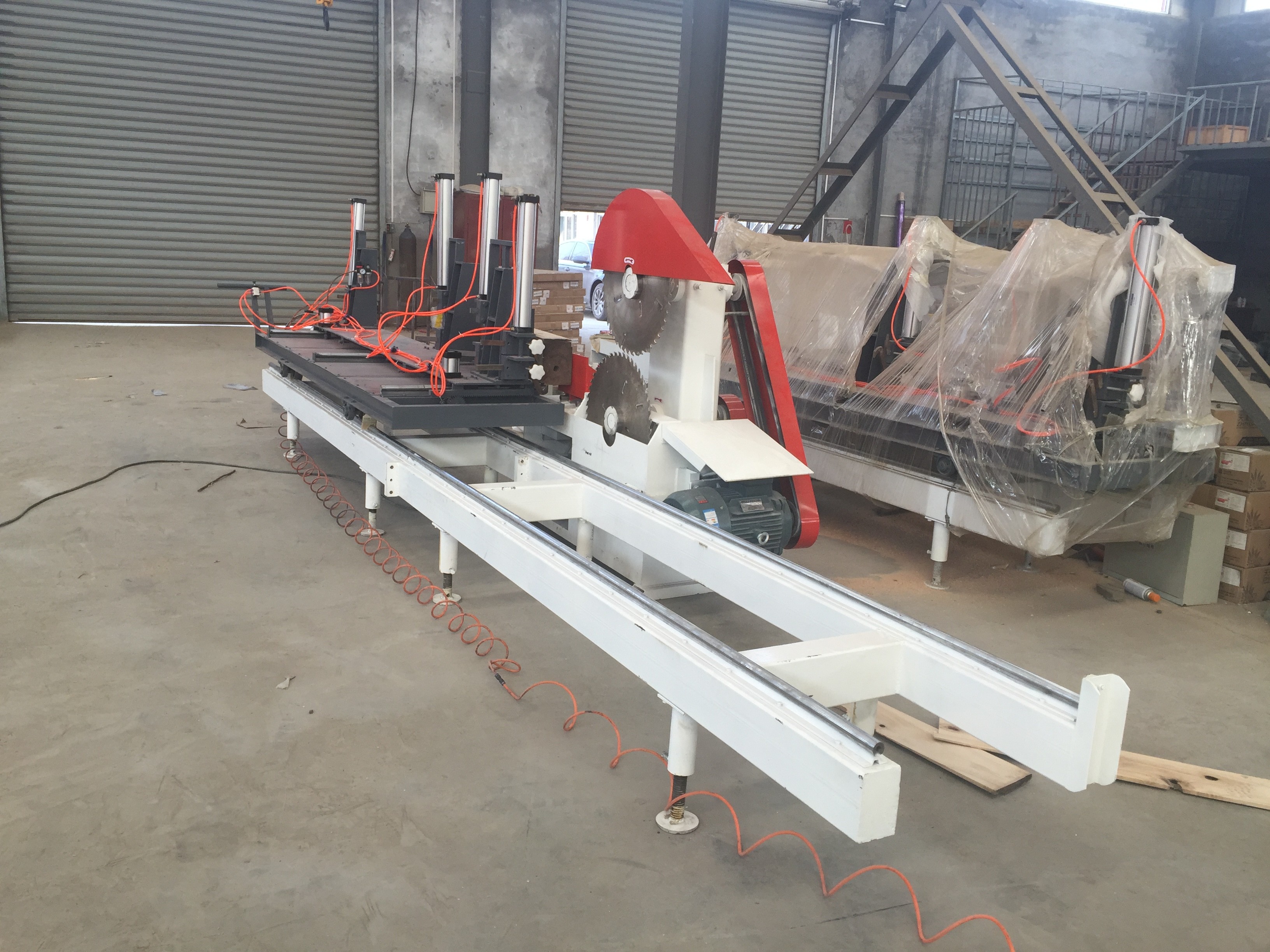 China Round Log Table Circular Saw Mill Machine TC1500 Twin blades circle saw