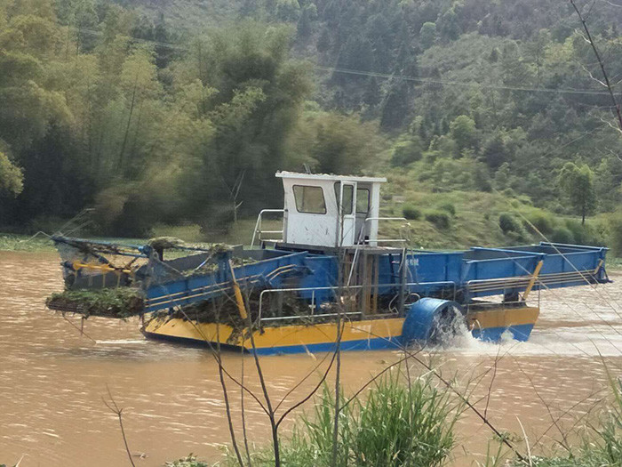 16 Cubic Capacity Aquatic Plant Harvester For River Waterweed Duckweed Harvester 2.1m Width