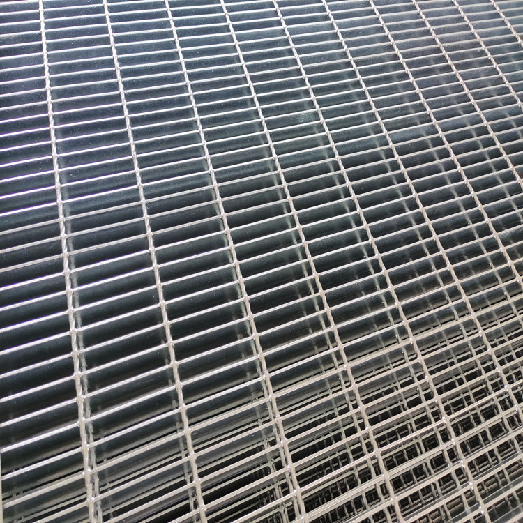 Painted 304/20/100 Industrial Steel Grating For Equipment Maintenance Platform