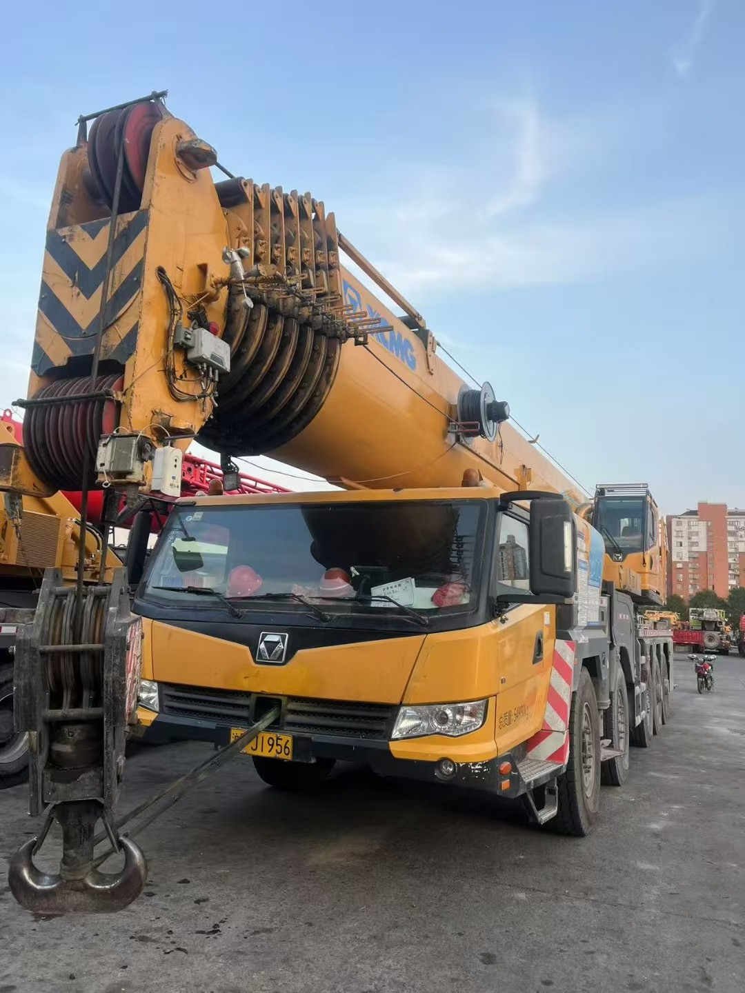 Extremely Efficient XCT130L8 130 Ton Mobile Hydraulic Truck Crane Heavy Lifting Equipment
