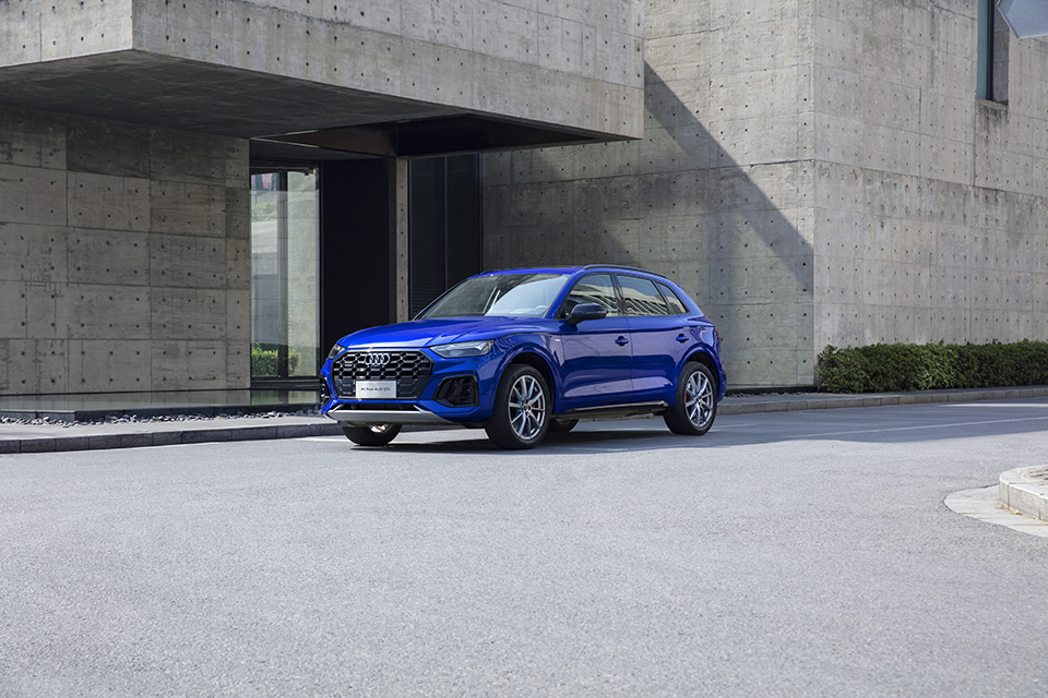 2024 Luxurious and Elegant Style Car Tanker SUV Q5L 40T for Audi 0km Used Cars