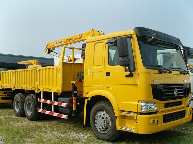 Rear Load Garbage Truck Garbage Truck Collection Yellow Red EURO Ⅳ