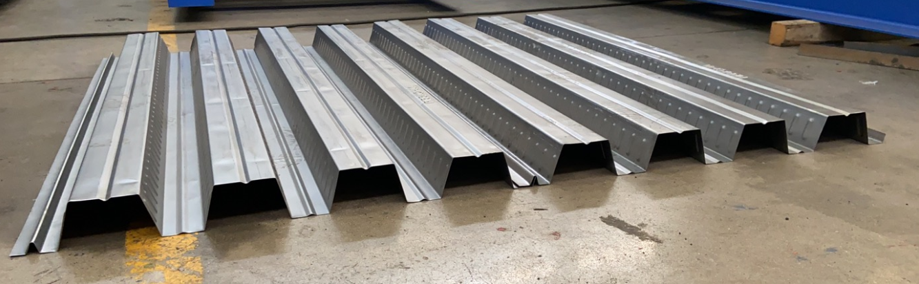 overlapping part of the metal decking machine