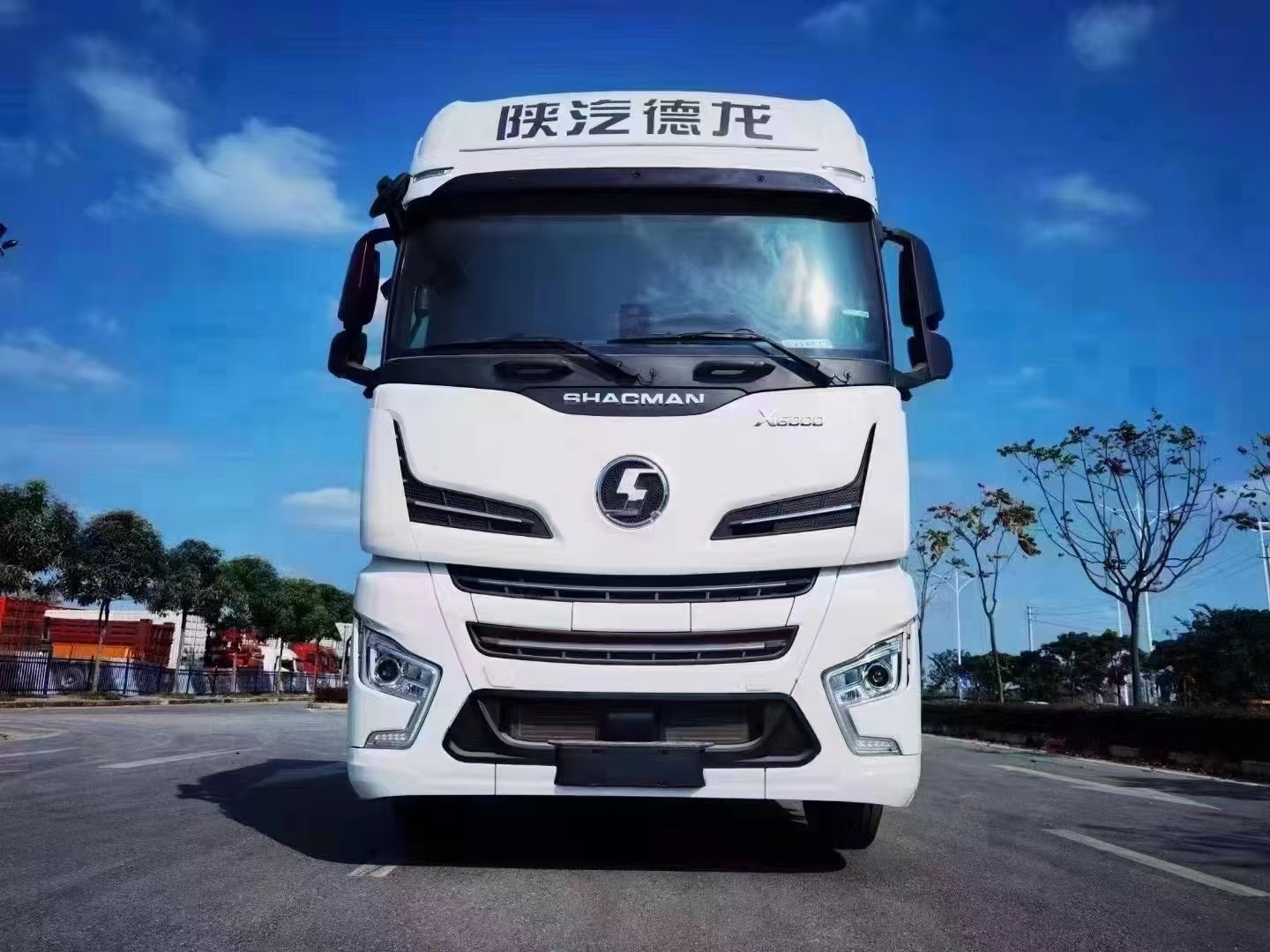 SHACMAN X6000 Fuel Tractor Heavy Duty Motor Truck