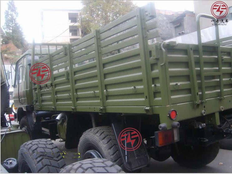 Off Road 4X4 Personnel Carrier Vehicle with Cummins Engine and Manual Transmission