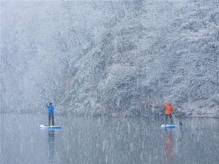 PVC Drop Stich Inflatable Snow Air Board On Ice Lake
