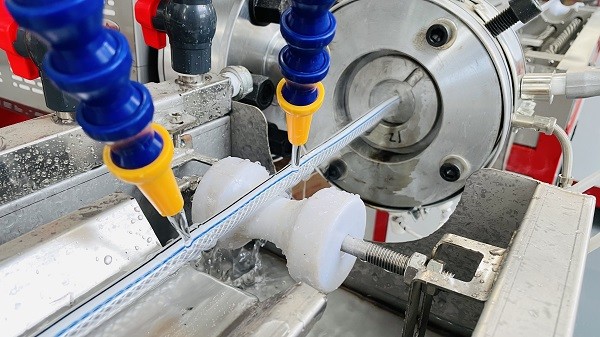 Multi Functional Flexible Single Screw PVC Pipe Hose Extrusion Machinery With 15 KW Power