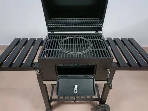 China 40kg Weight Charcoal BBQ Grill  23.7 Inch Portable Camping Grill With Wheels on sale
