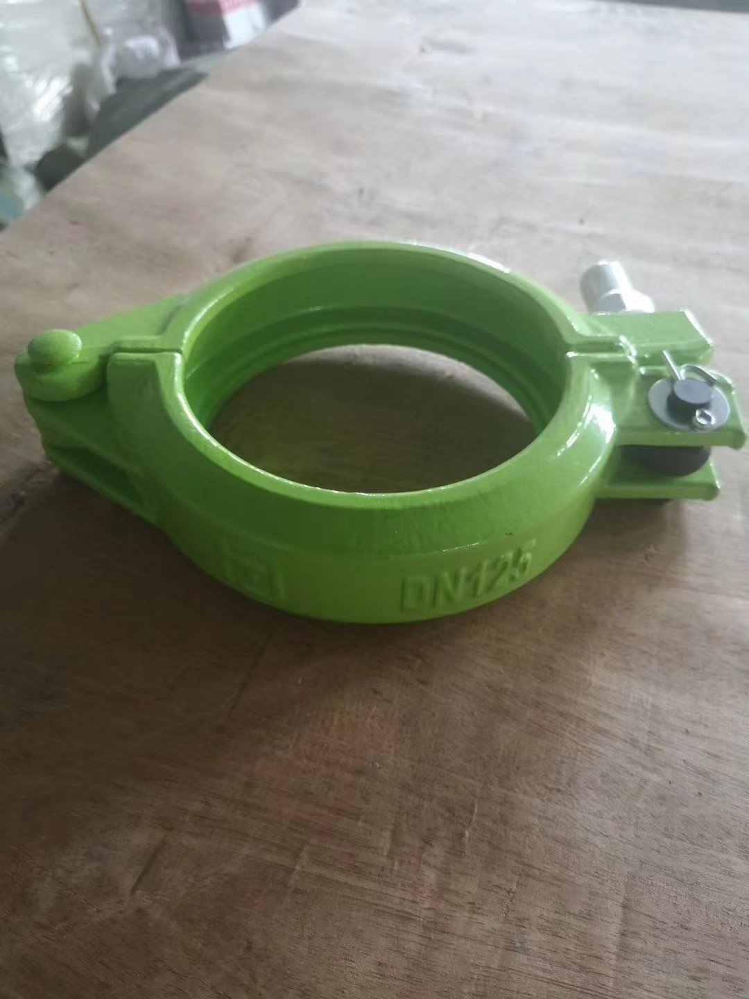 Pipe clamp Spare Parts for Putzmeister Sany zoomlion Concrete Pump Trucks with different colors