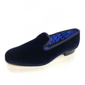 China Embroidered Pattern Dress Shoes , Sheepskin Suede Velvet Dress Slippers on sale