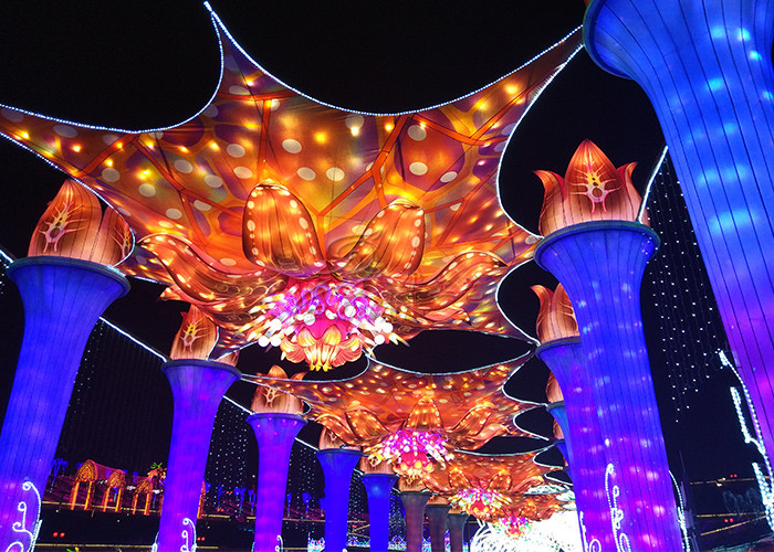 Different Colorful Insect Fabric Chinese Lanterns Show Small Shopping Malls And Gardens